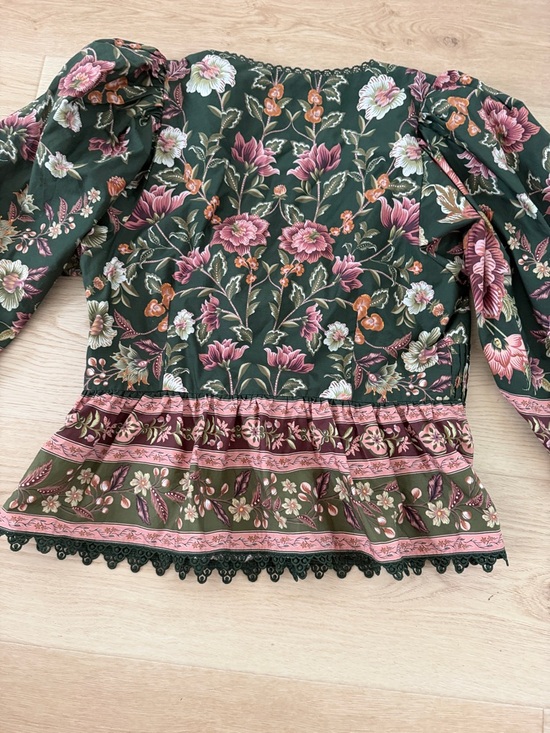 Farm Rio V-Neck Peasant Top in Olive and Dusty Rose - Picture 9 of 11